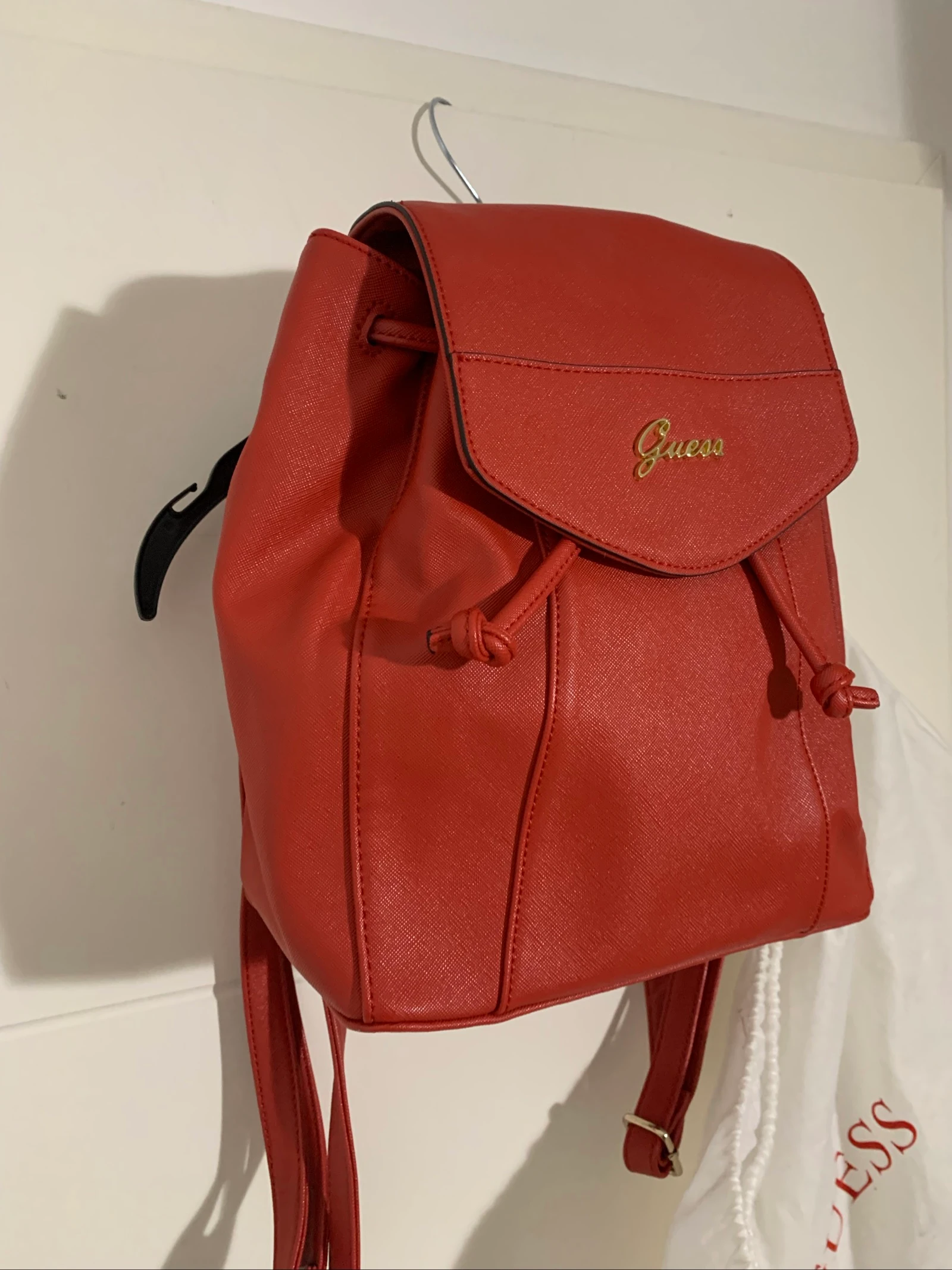 Sac à dos rouge neuf Guess
